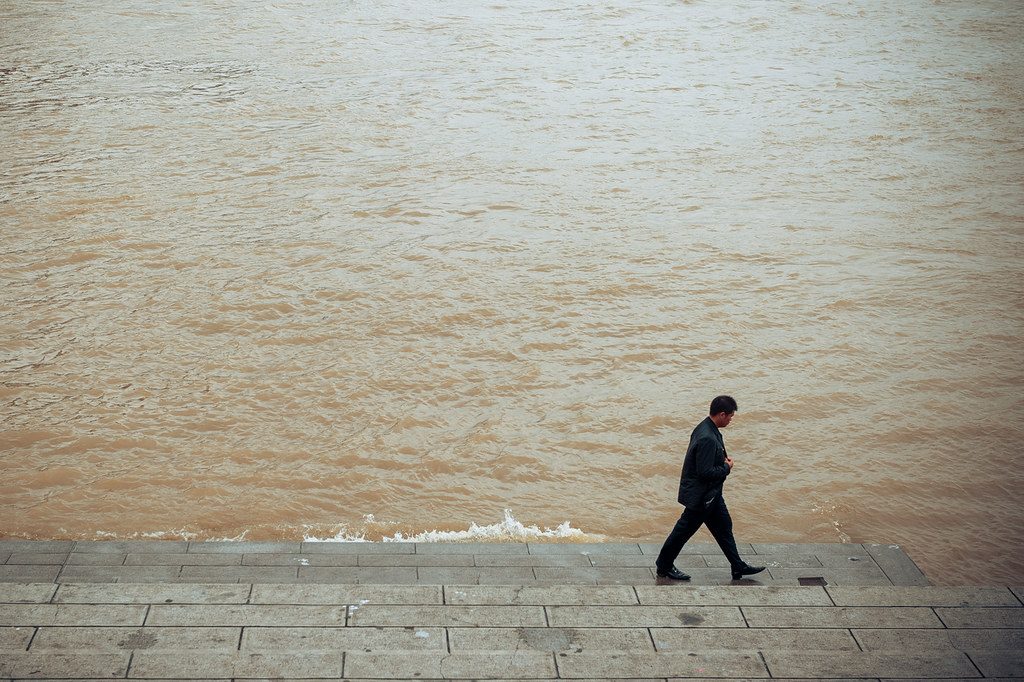 A riverside walking scene illustrating everyday movement and rest